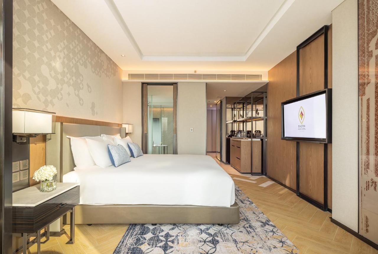 Premium Deluxe Lounge Access