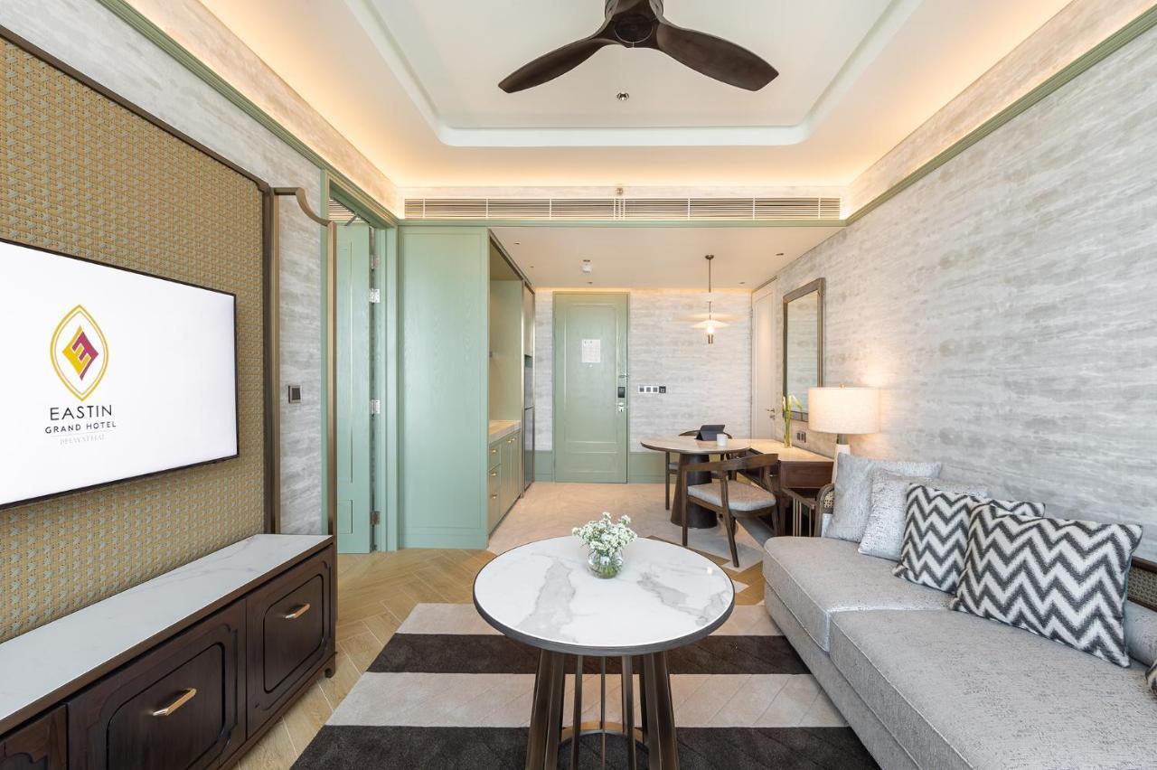 One Bedroom Suite Lounge Access